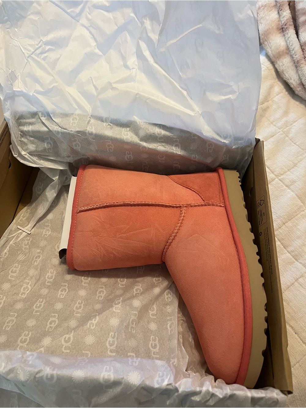 Ugg pink boots NWT in box. Fur lined. - Picture 3 of 5